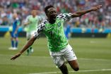 Musa fue el hombre del encuentro al anotar los dos goles con los que Nigeria venció a Islandia (Reuters)