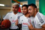 Algunos seleccionados probaron suerte en la cancha de basquetbol previo a la práctica regenerativa del Tricolor (Fotos: Reuters)