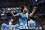 Cavani salió lesionado después de marcar los dos goles con los que le dio el pase a Uruguay en Rusia 2018. Ahora los espera Francia (Fotos: Reuters)