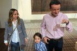 Acude Mikel Arriola a emitir su voto
