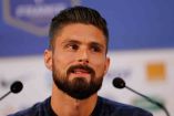 Olivier Giroud en rueda de prensa (AP).   