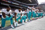 Los Dolphins adoptaron la política sobre el himno después de que la NFL decidió en mayo que los equipos serían multados si los jugadores no permanecían de pie durante la ejecución del himno. (AP)