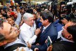 Javier Corral recibió a López Obrador en aeropuerto de Ciudad Juárez