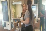 Pelea en Mc Donald's involucra refresco y un celular