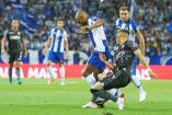 El capitán del Porto, el mexicano Héctor Herrera jugó todo el partido. Poco pudo hacer para evitar el 'papelón' en casa (Fotos: fcporto.pt)
