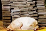 Hasta la semana pasada se requerían 14 millones 200 mil bolívares para comprar un pollo en Venezuela. Foto: Reuters