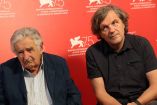 Kusturica ofrece un retrato favorable y sin aristas de Mujica, convertido en un símbolo del socialismo y de la lucha a favor de la pobreza, en una figura que atrae apoyos desde su planteamiento de vida sencilla y sin lujos.