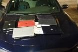 Siete computadoras portátiles, tres celulares fue lo que el hombre intentó llevarse. Foto: Mauricio Hernández