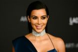 Kim Kardashian West demandó a un exguardia de seguridad por un incidente en París en el cual la ataron y le robaron joyas por valor de millones de dólares. (AP)