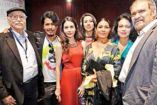 El  escritor Guillermo Munro y el elenco de Sonora