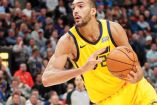 Con 2.16 metros, el centro francés Rudy Gobert domina la pintura del Jazz de Utah. Foto: AP