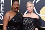 En esta foto del 7 de enero del 2018, la activista y fundadora del movimiento #MeToo Tarana Burke, a la izquierda, y la actriz Michelle Williams visten de negro en la 75ta entrega anual de los Globos de Oro en Beverly Hills, California | Foto: AP