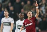 El delantero mexicano del West Ham anotó su sexto gol de la temporada en todas las competencias (Fotos: Reuters)