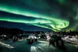 Captan espectacular aurora boreal cruzando el cielo de Finlandia