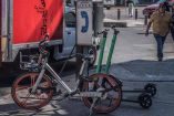 ¡Al corralón! 150 scooters y 'bicis' mal estacionadas 