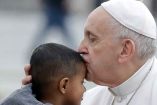 Fija el Papa denuncia inmediata en casos de abuso sexual