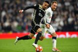 Noussair Mazraoui participó en la ida del duelo a ante el Tottenham, al ingresar de cambio al 65' (Reuters)