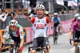 Caleb Ewan conquistó la octava etapa del Giro de Italia. Foto: EFE