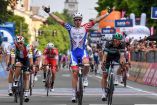 Arnaud Démare obtuvo su primer triunfo en el Giro de Italia. Foto: EFE