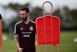 Layún estará alejado de la actividad deportiva cuando menos durante un mes a partir de la fecha de la cirugía. (Imago7)