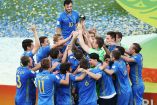 Ucrania supo reponerse a las adversidades y hacer valer sus optimizados recursos para coronarse como la mejor selección sub 20 del mundo (Fotos: AP y Reuters)