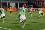 Nigeria superó 2-1 a Sudáfrica en forma agónica. (Reuters)