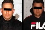 Policías Estatales detuvieron a Ángel "N" y José Fernando "N", en posesión de contenedores con hidrocarburo, del cual no pudieron acreditar su legalidad. Foto: Cortesía