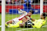 El Ajax es líder con dos puntos de renta sobre el Vitesse (Fotos: EFE)