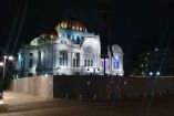 Edificaciones importantes como el Palacio de Bellas Artes aún permanecía blindado, aunque en el transcurso de la madrugada sería reabierto / Fotos: Rodrigo Alarcón