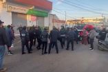 Los policías realizaban el retiro de comercio informal en Tecámac. 