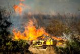 Trump amenaza recortar fondos para incendios en California