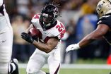 Freeman se lesionó en el primer duelo divisional ante Nueva Orleans. (AP)