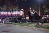 Una cámara del C5 fue desprendida y quedó atravesada en los carriles laterales del Circuito Interior / Foto: Especial