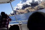 Sorpresiva erupción volcánica deja al menos 5 muertos en Nueva Zelanda