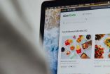 Uber Eats lanzó una función con la que millones de órdenes en Latinoamérica ya pueden ser enviadas sin utensilios adicionales. Foto: Unsplash