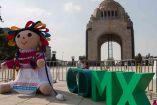 Muñeca 'Lele' llega al Monumento a la Revolución
