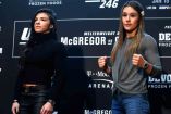 Alexa Grasso (Der) estuvo 5,5 libras (2,49 kilogramos) arriba del peso pactado. (AFP)