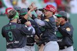 Tomateros de Culiacán dio un golpe de autoridad y le propinó su primera derrota de la competencia a los venezolanos. (AP)