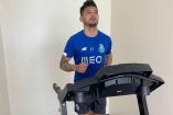 'Tecatito' Corona se mantiene en forma durante la cuarentena. (Twitter: @FCPorto)