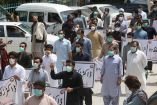 Médicos realizan huelga de hambre en Pakistán por falta de equipo