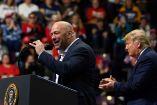 Dana White, presidente de la UFC, dijo que el regres de los deportes en vivo a la televisión fue un pedido que hizo el presidente de Estados Unidos, Donald Trump (AFP)