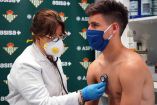 Los jugadores del Betis se realizaron pruebas médicas los días jueves y viernes. (Twitter: @RealBetis)