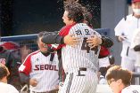 Roberto Ramos disfruta de su primera campaña en Corea del Sur. Foto: Facebook LG Twins Baseball Club