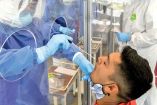 En las instalaciones de la Escuela Nacional de Ciencias Biológicas del IPN se toman muestras y se analizan para descartar el covid-19. Foto: AFP