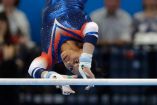 Becky Downie y su hermana Ellie coinciden que es más importante la salud de las gimnastas que cualquier medalla olímpica (AP)