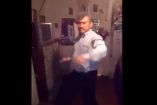 Señor baila como en el Patrick Miller y rompe la red