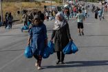 Grecia reubica a 9 mil migrantes en campamento provisional