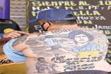 Guillermo Rodríguez tiene 10 tatuajes alusivos a Maradona / Foto: AFP