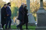 Biden va a la iglesia y visita tumba de su hijo