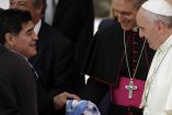 Mi cariño y oraciones por Maradona, dice el Papa